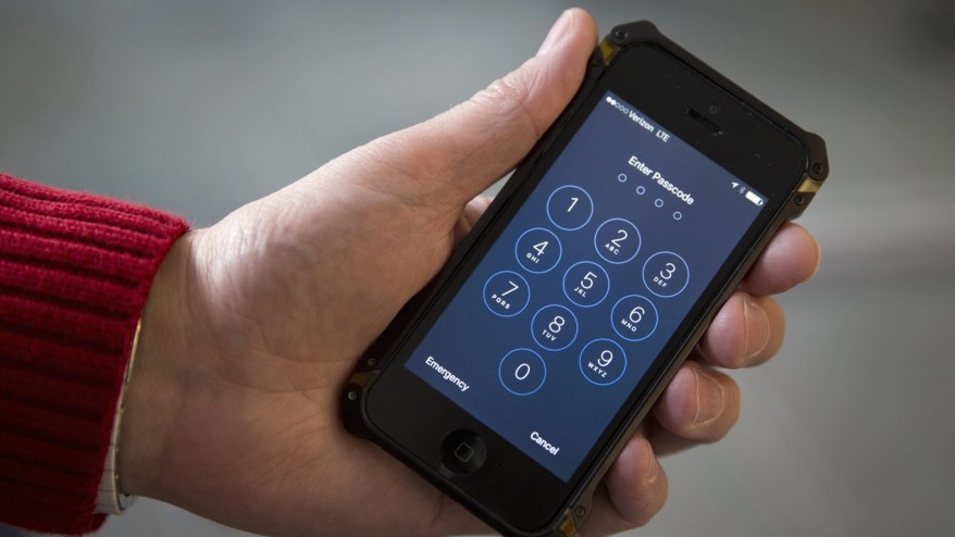 FBI Director Admits Password Mistake, But Insists Apple Should Comply
