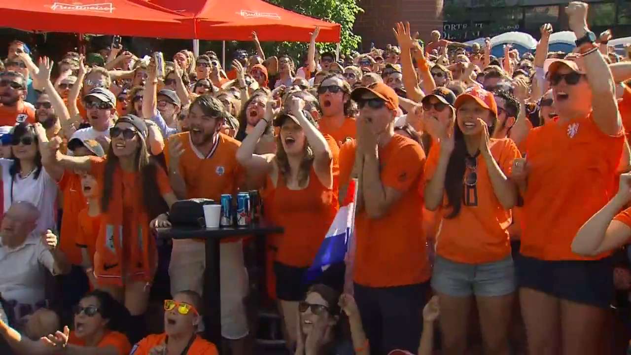 Video: Dutch soccer fans celebrate World Cup advance - 680 NEWS