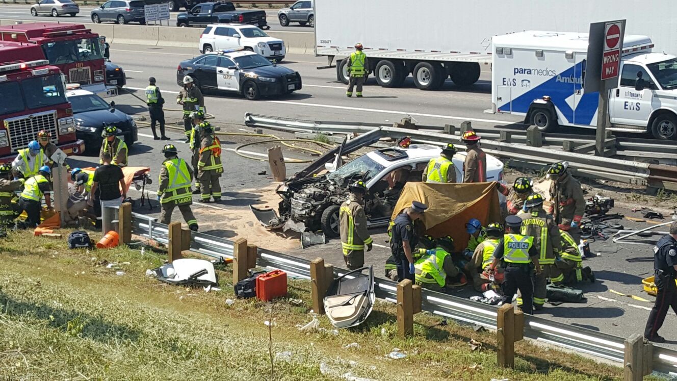 401 Crash Hwy Highway Toronto Valley Don Collision Lanes Speed Suffer Threa...
